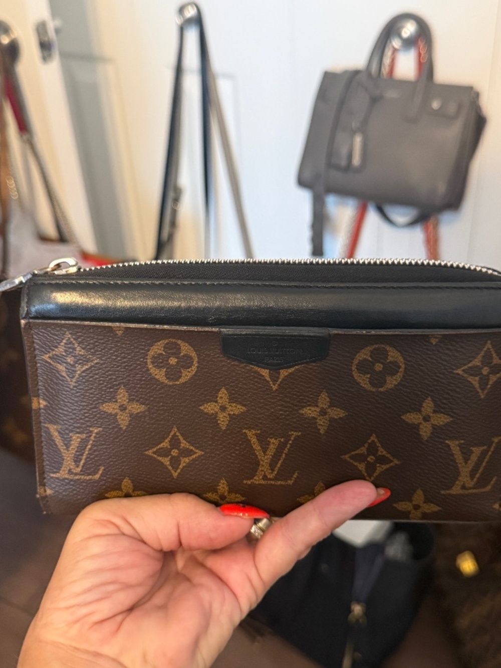 Louis Vuitton Zippy Wallet